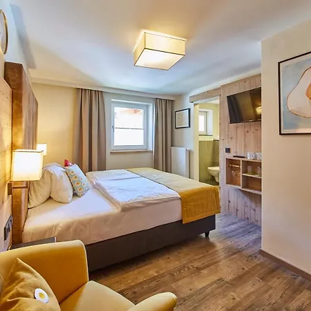 Fuchs Und Gretl 住宿加早餐酒店 萨尔巴赫